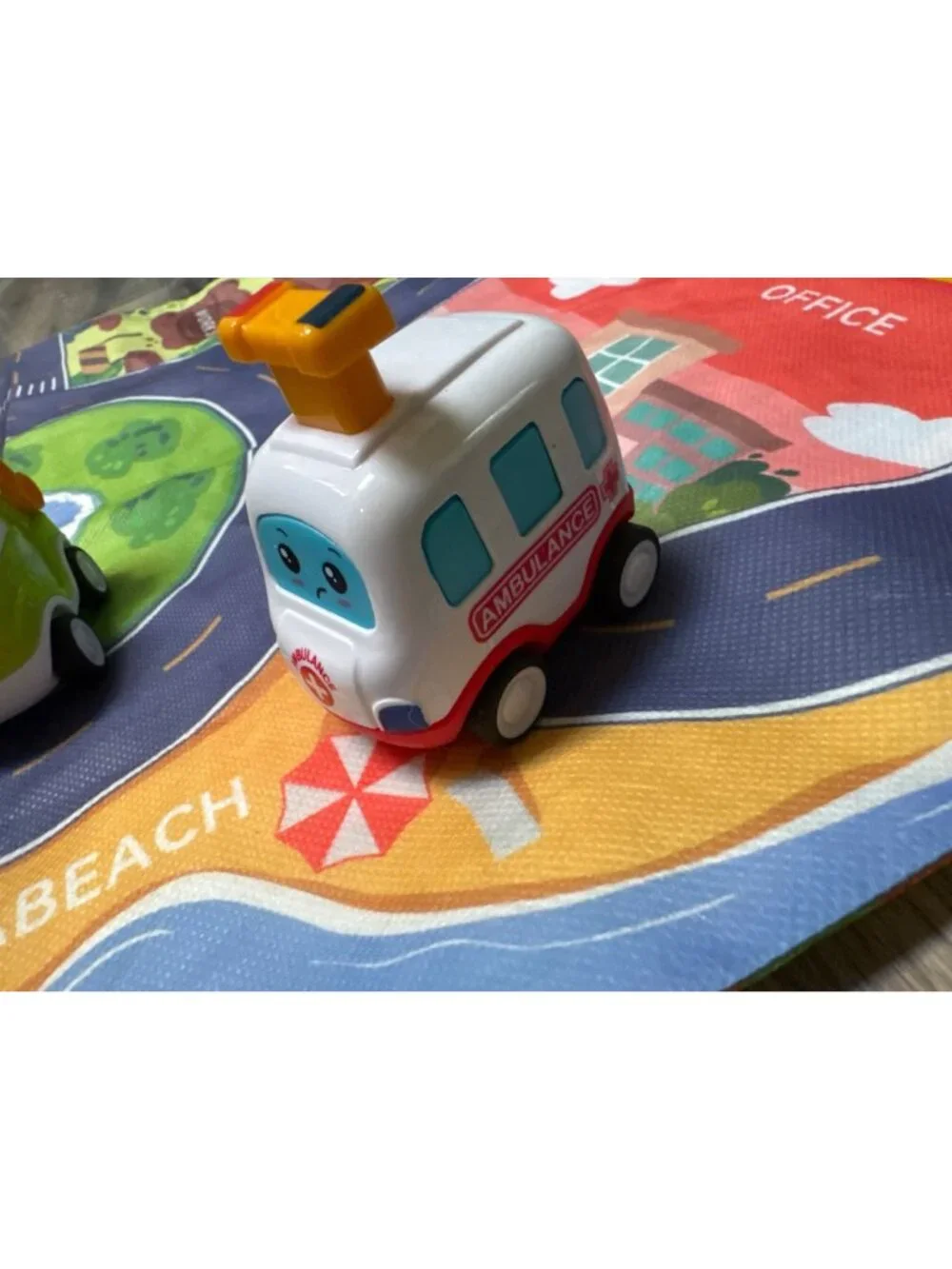 Haktoy Foldable City-Themed Play Mat With 6 Cartoon Toy Vehicles For Kids